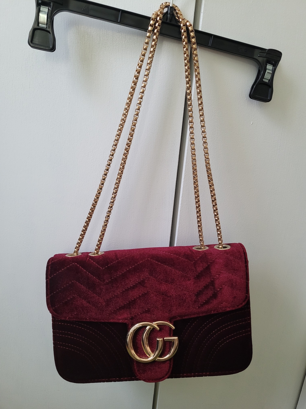 Gucci Red Velvet GG Marmont Crossbody with Gold Chain - Picture 2 of 4